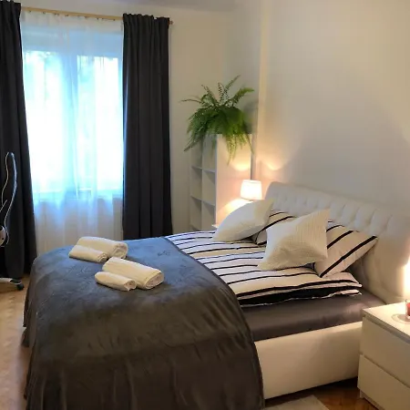 Aston Apartment *